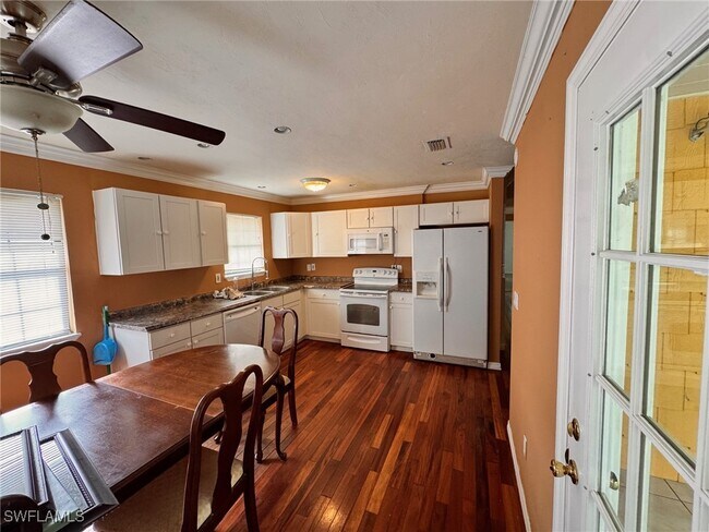 Foto del edificio - 6145 Bathey Ln