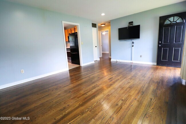 Foto del edificio - 66 Cordell Rd