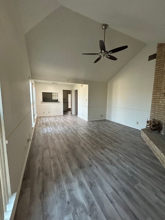 Foto del edificio - Beautiful Duplex in Esmond Estates