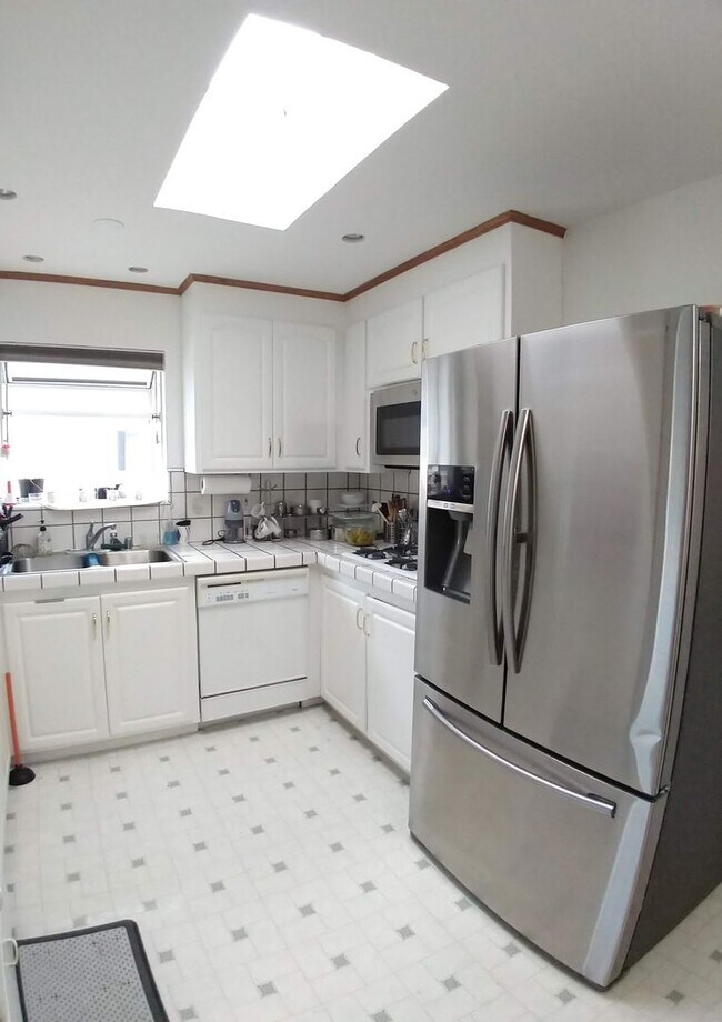 Foto del edificio - Attractive 4 Bed 2 Bath Home in Desirable ...