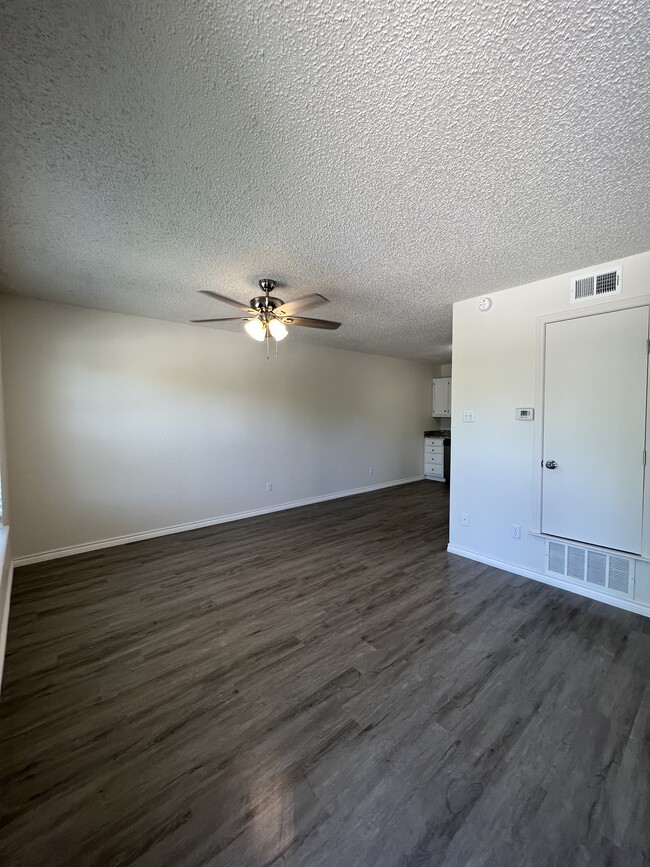 Building Photo - 834 River View Drive - Park View Townhomes