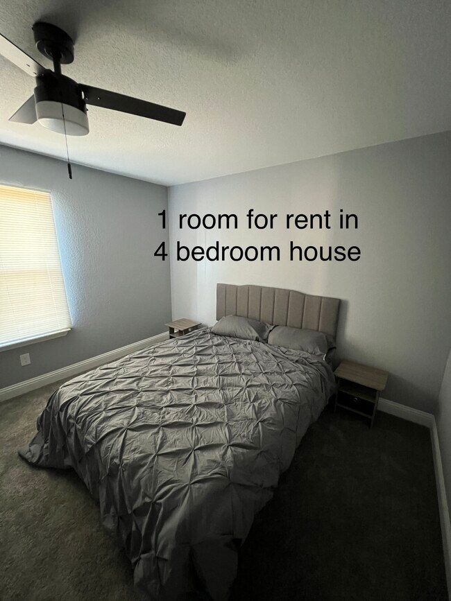 1 de 3 habitaciones en la planta alta - 1801 W E Roberts Dr