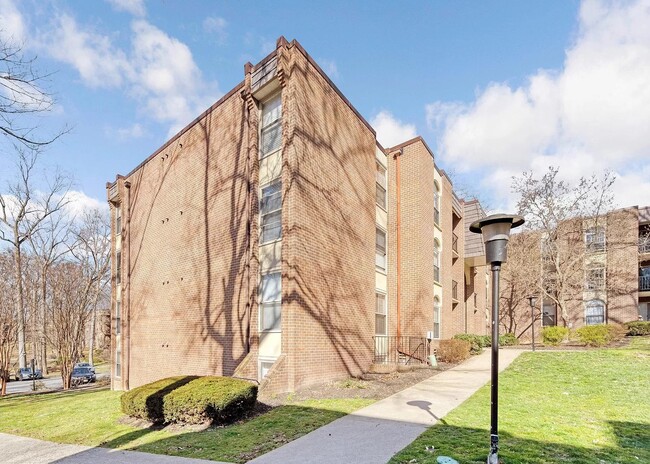Foto del edificio - 3304 Woodburn Village Dr