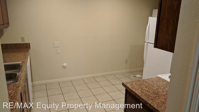 Foto del edificio - 1039 N 100 W