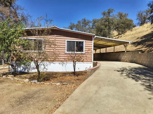 Building Photo - 35468 E Kings Canyon Rd