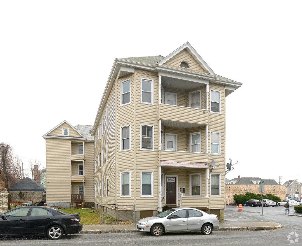 Building Photo - 62 County St