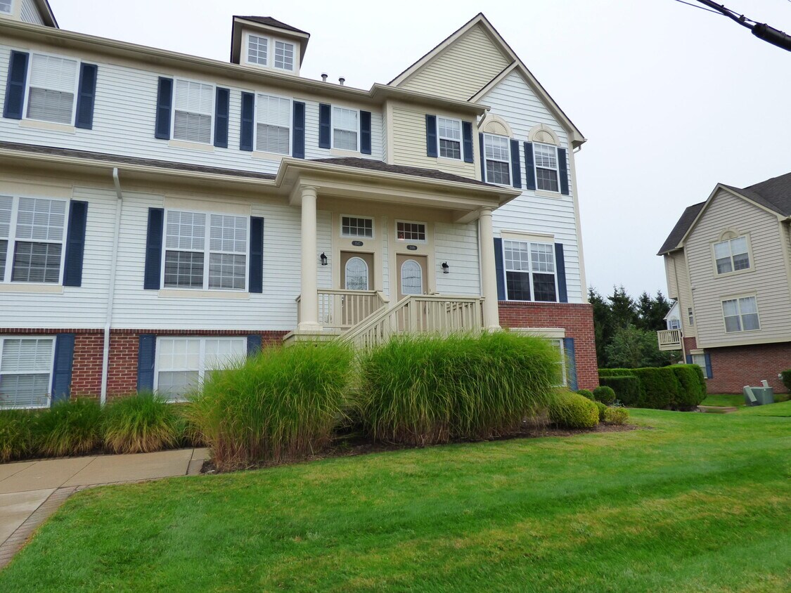 Foto principal - 1555 Cass Lake Rd