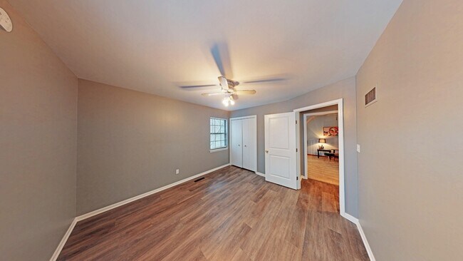 Foto del edificio - 717 SE Shawn Dr