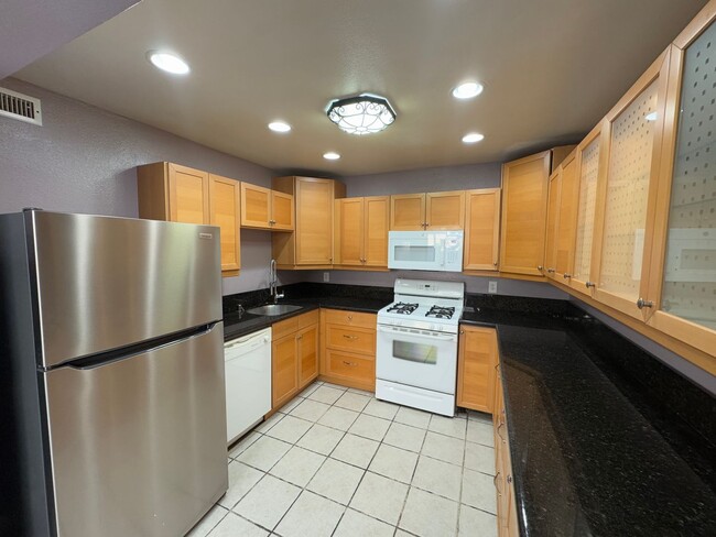 Foto del edificio - Great 3B/2BA Townhome in Vista!