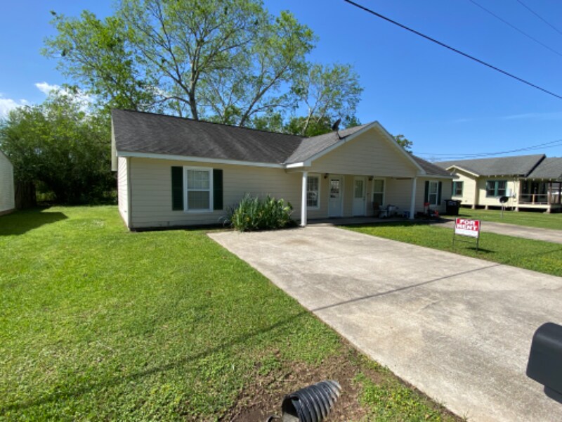 8233 Baudoin Rd, Maurice, LA 70555 Apartment for Rent in Maurice, LA