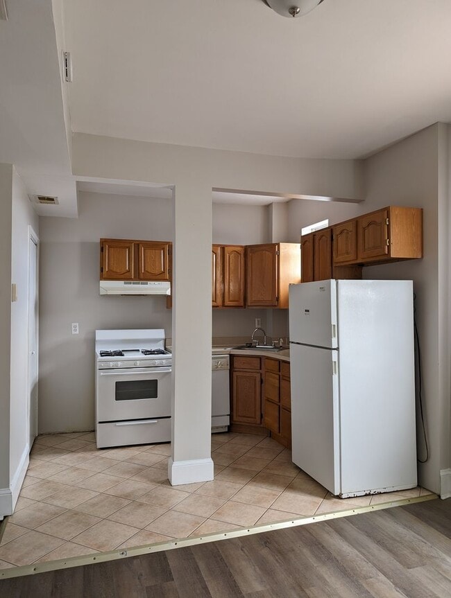 Building Photo - 2227 Linden Ave