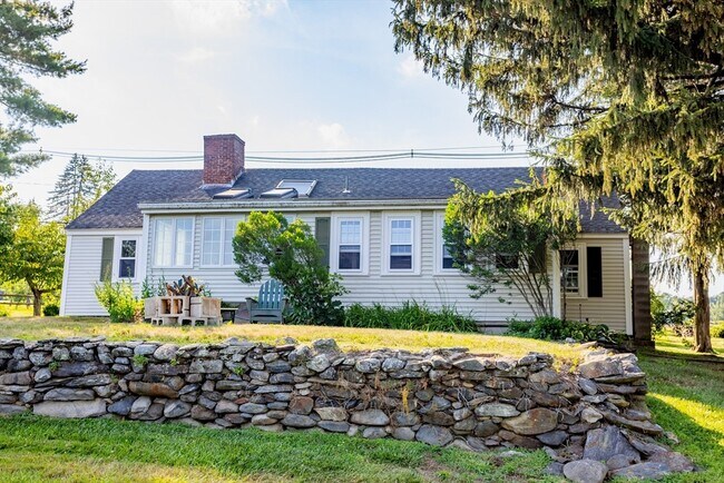 Foto del edificio - 191 Chace Hill Rd