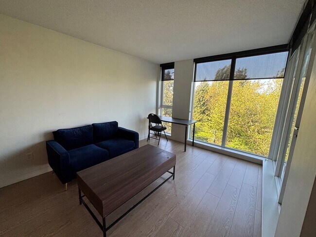 Photo du bâtiment - 715-8988 Patterson Road