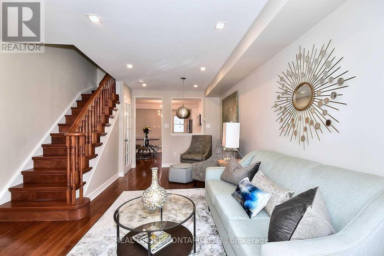 Primary Photo - 9472 Sheppard Ave E
