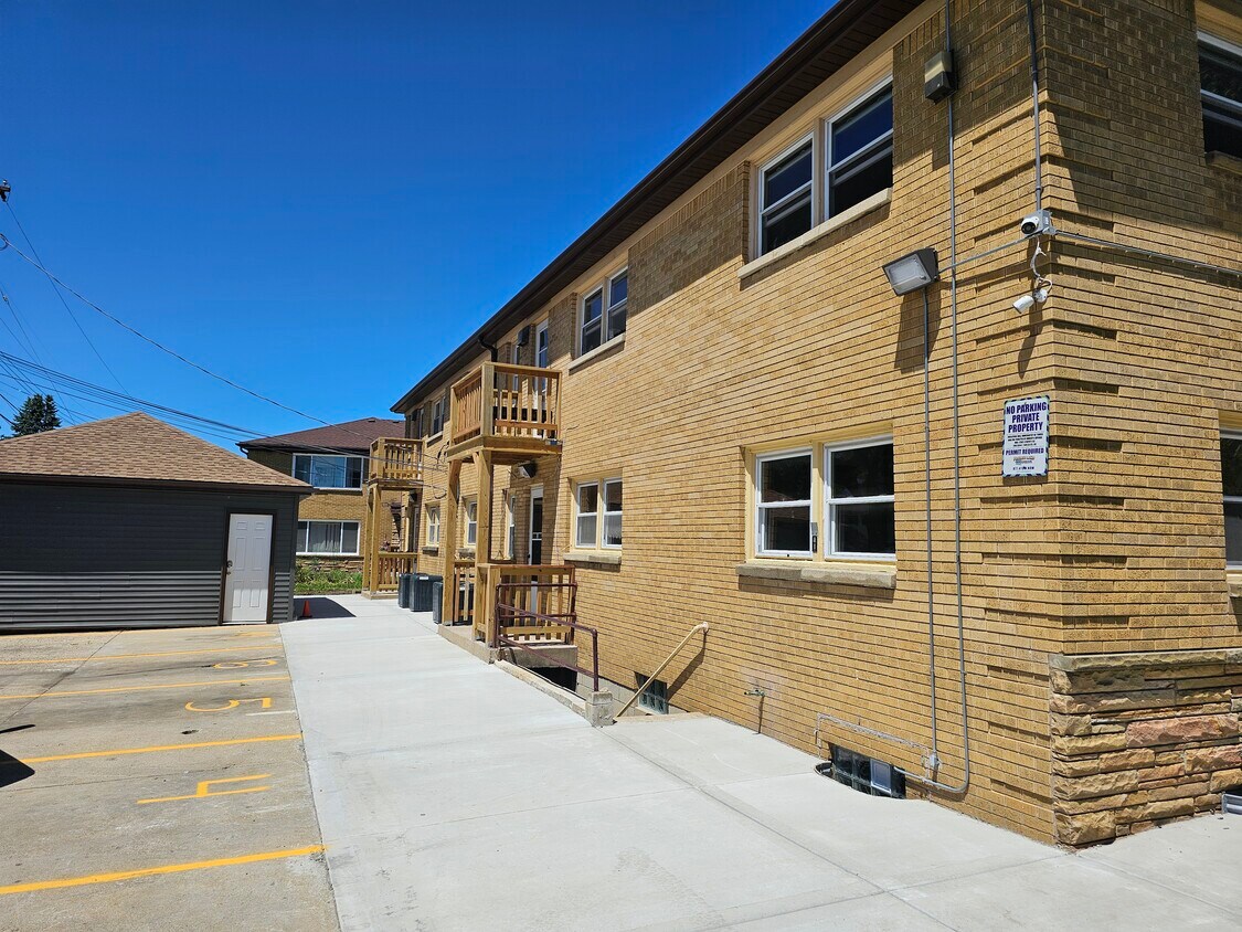 Foto principal - 7147 W Appleton Ave