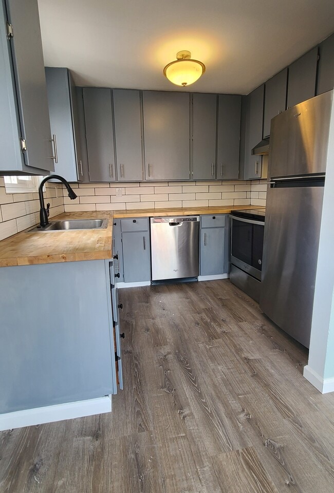Renovated kitchen - 841 NW 52nd St