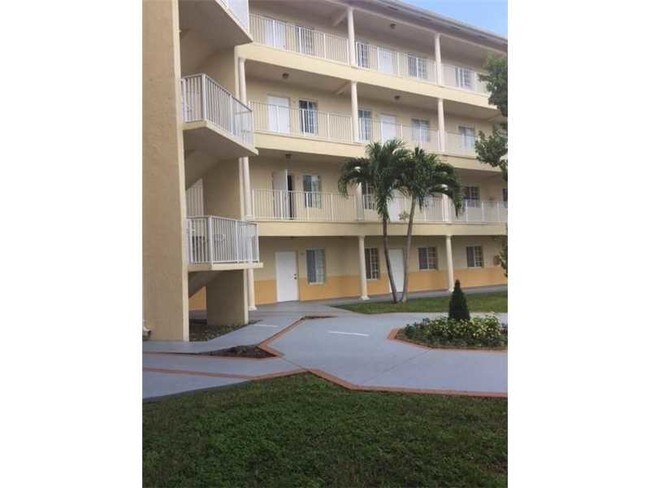 Foto del edificio - 6930 NW 179th St