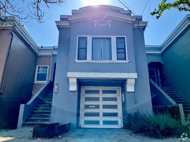 Building Photo - 1450 York St