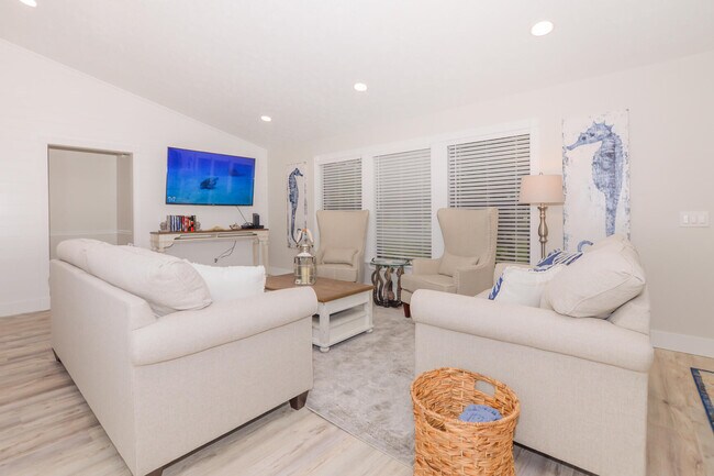 Foto del edificio - 2411 NE Pinecrest Lakes Blvd