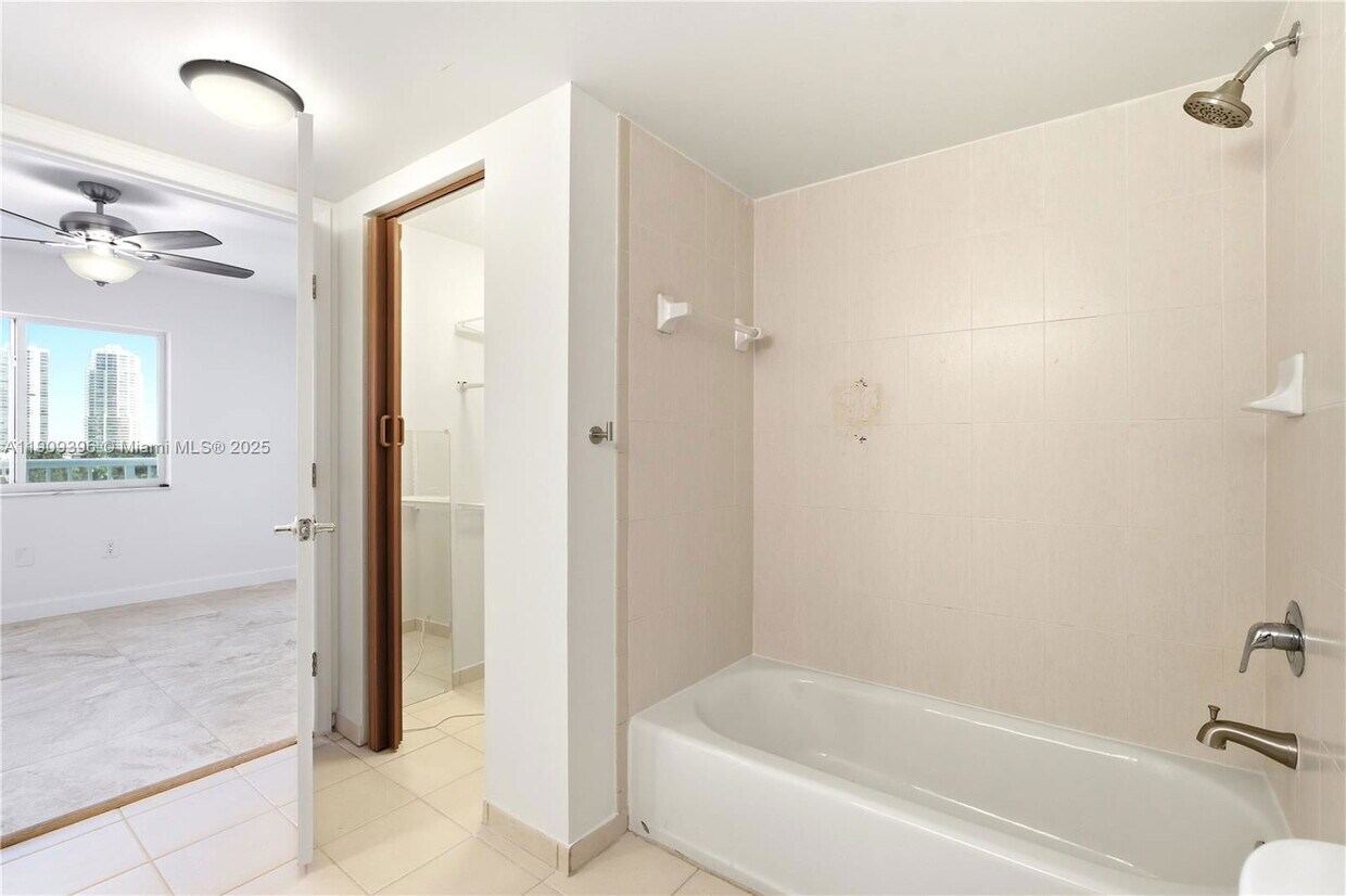 Foto principal - 280 SW 20th Rd