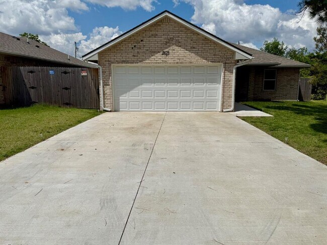 Building Photo - 2823 Juvene Cir