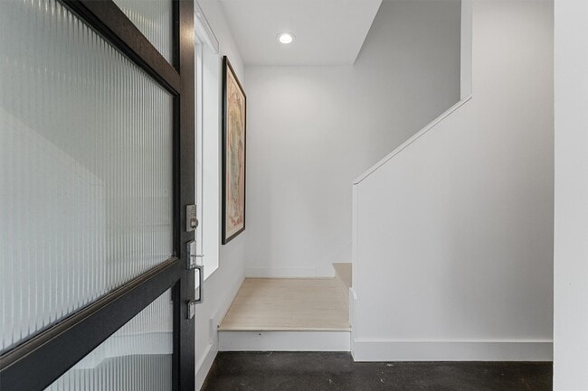 Building Photo - 5854 E Post Oak Ln