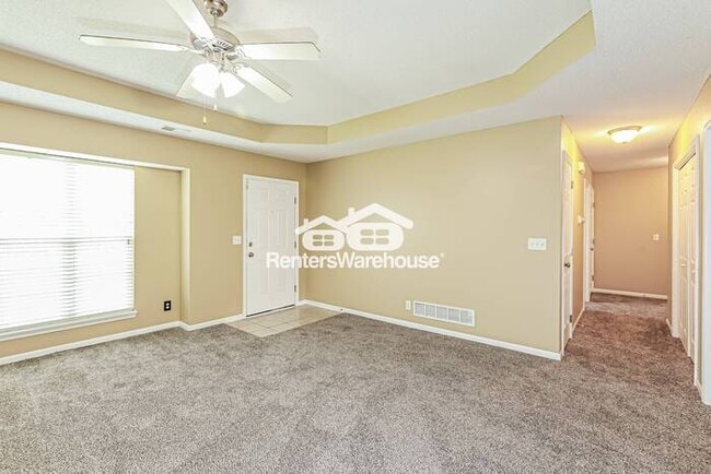 Building Photo - 3 Bedroom / 2 Bathroom Ranch Home in Raymore!