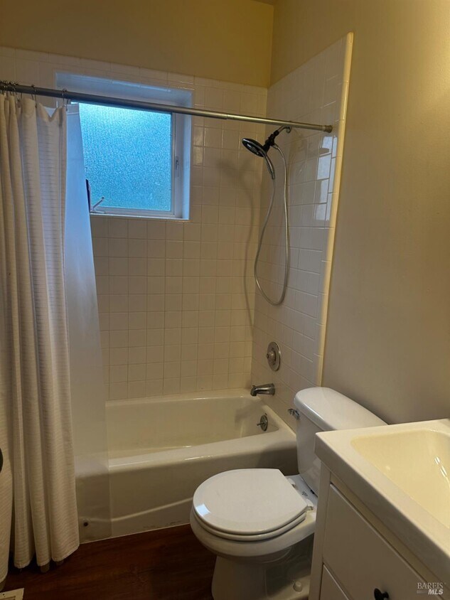 Primary Photo - 325 W I St