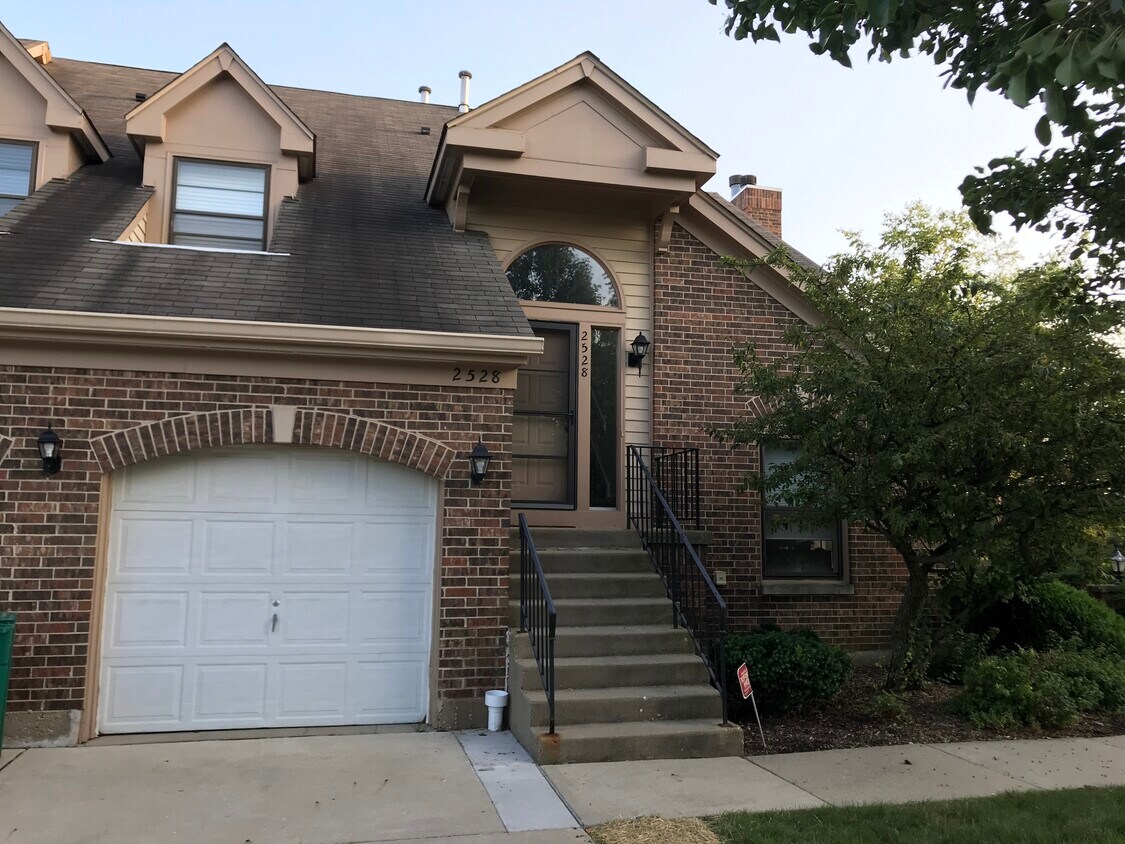 Primary Photo - 2528 Live Oak Ln