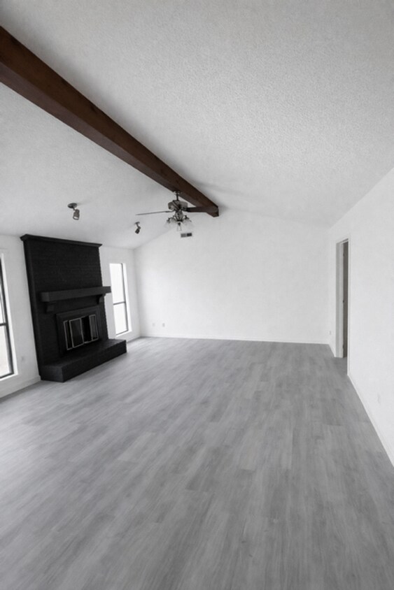 Foto del edificio - three bedroom house, in quiet family neighborhood