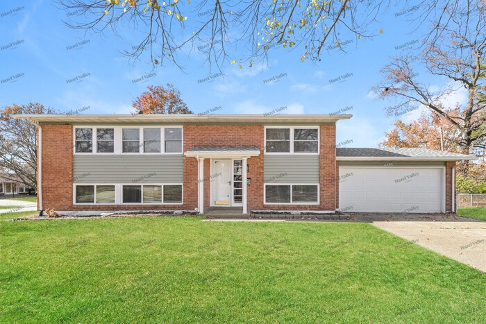 Primary Photo - 2205 Montagne Dr