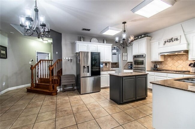 Foto del edificio - Stunning 4-Bed, 2.5-Bath Home – Lakes Subd...