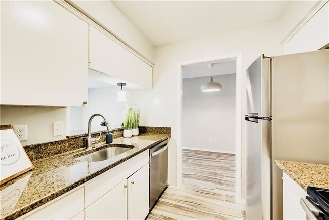 Foto del edificio - 4845 Cedar Springs Rd