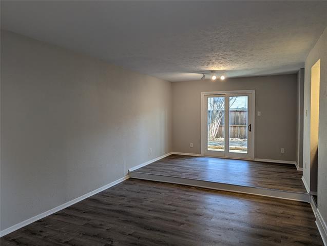 Building Photo - 6646 E Lovers Ln
