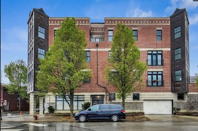 Building Photo - 2505 W George St