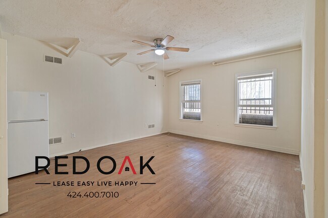 Building Photo - 400 S Kenmore Ave