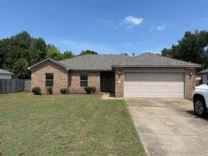Building Photo - 32 Thunderbird Dr