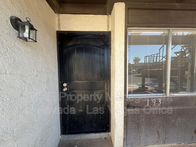 Foto del edificio - 1405 E Vegas Valley Dr