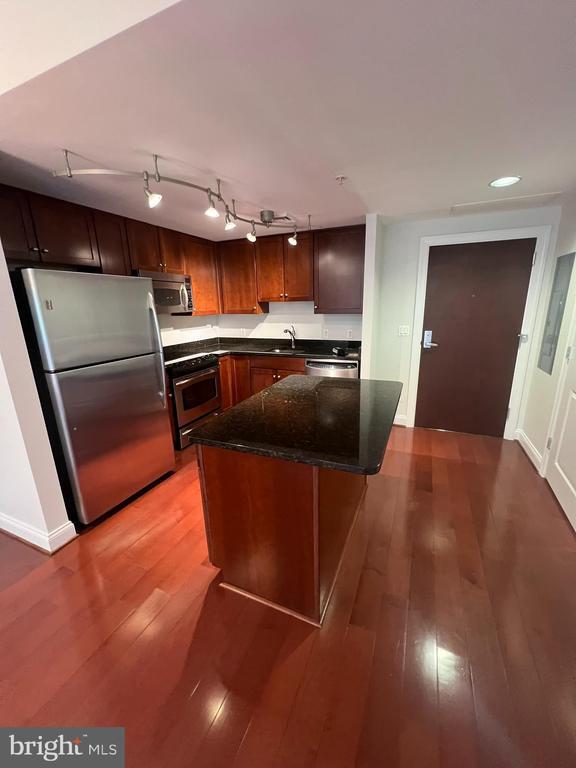 Foto del edificio - 1020 N Highland St