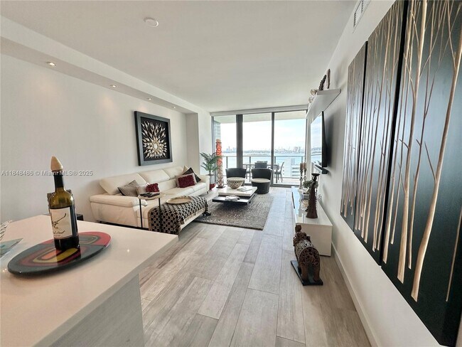 Foto del edificio - 650 NE 32nd St