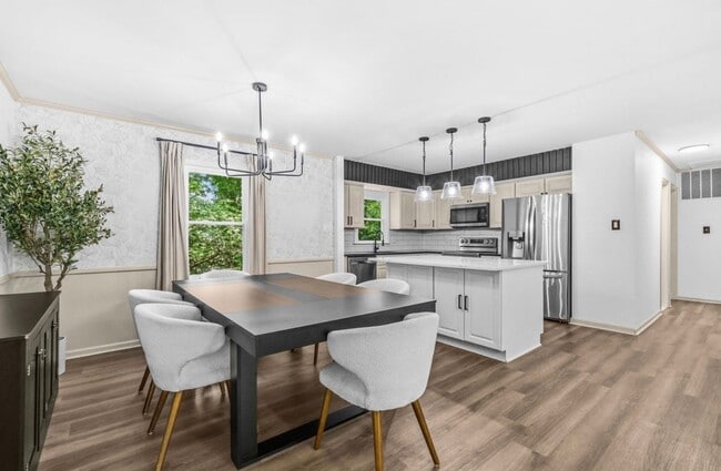Building Photo - 6570 Tip Hill Dr