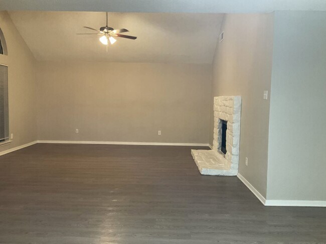 Foto del edificio - 1533 Wheatfield Ct