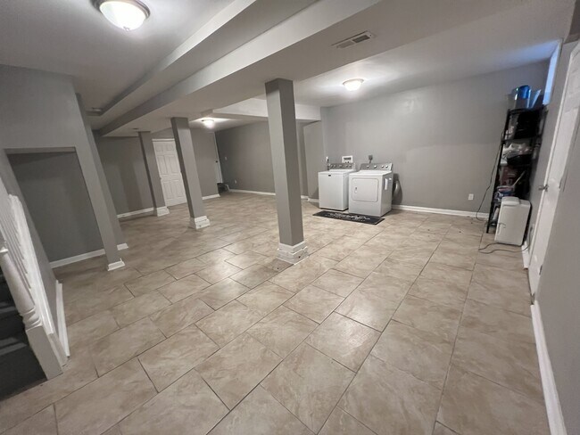 Building Photo - 3320 Gwynns Falls Pky