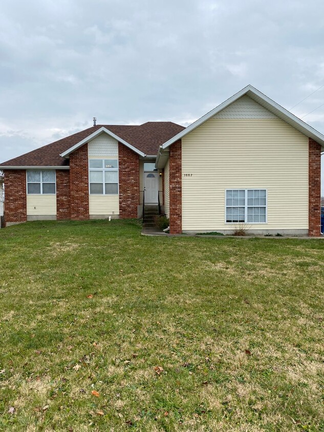Primary Photo - 5 Bedroom/3 bathroom house