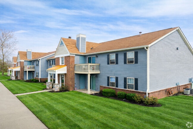 Landscaped Building - Teal Run Apartments