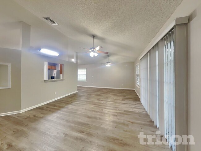 Foto del edificio - 8256 Creek Hollow Ct