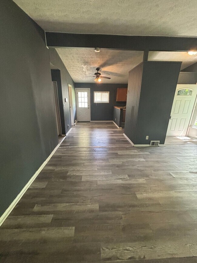 Foto del edificio - Section 8 Welcomed! Beautifully Renovated ...