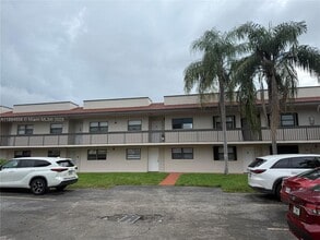 Building Photo - 8879 Fontainebleau Blvd