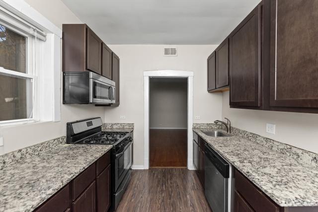 Building Photo - 2 bedroom in Chicago IL 60625