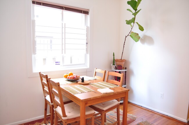 Dining - 123 Scott St